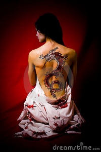 Аватар Девушка с татуировкой дракона