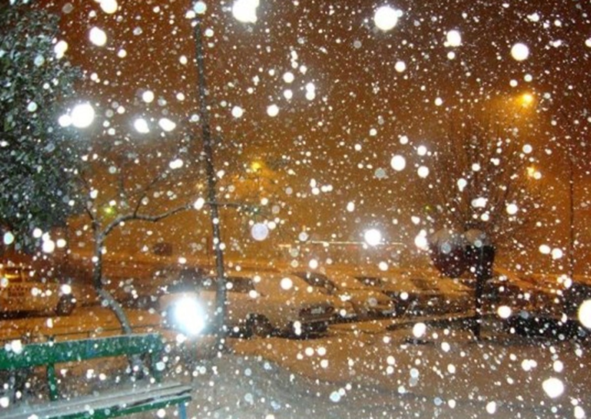 Весело падает снег. Зима снегопад. Снегопад картинки. Хлопья снега. Падающий снег.