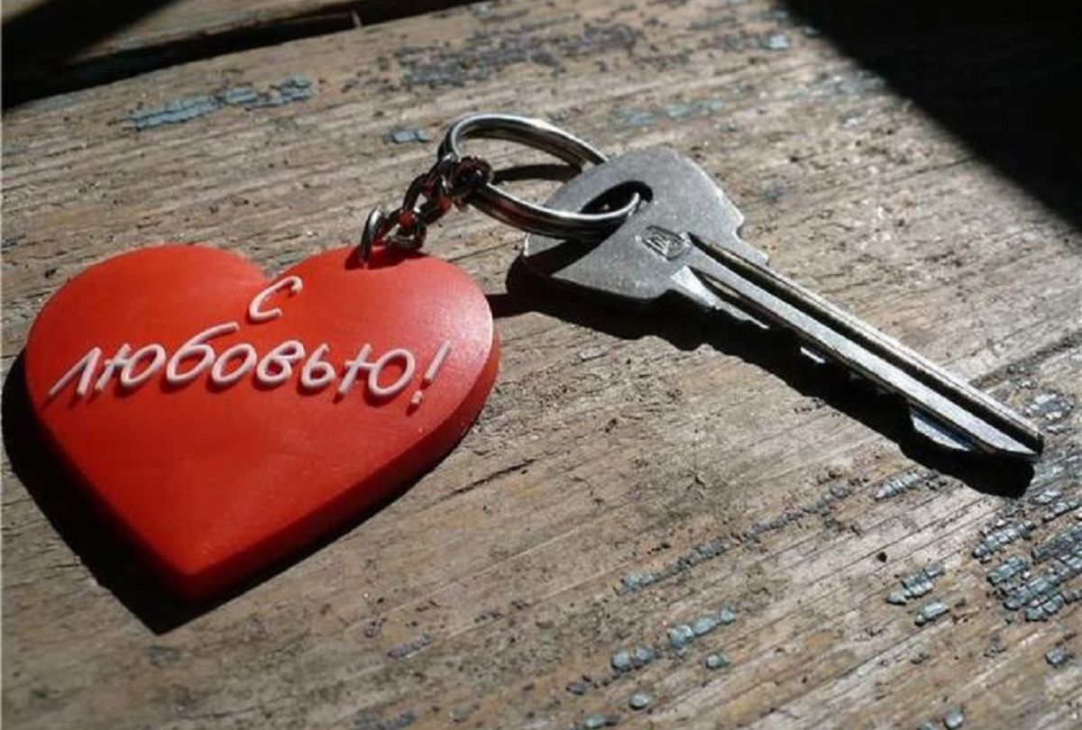Закрываю все большие души на замки. Ключ от сердца. Сердце с ключиком. Ключик с сердечком. Сердечко для любимой.