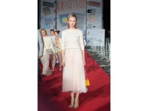 1588536-4869